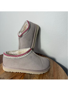 Women's UGG Beige Suede Slippers with Red Trim - Size 7